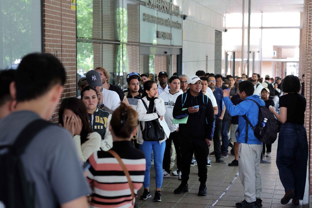 Regularización de migrantes en España