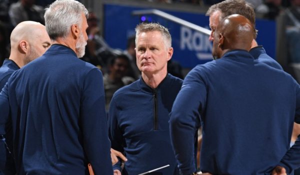 Steve Kerr seguirá como entrenador de los Warriors de Golden State