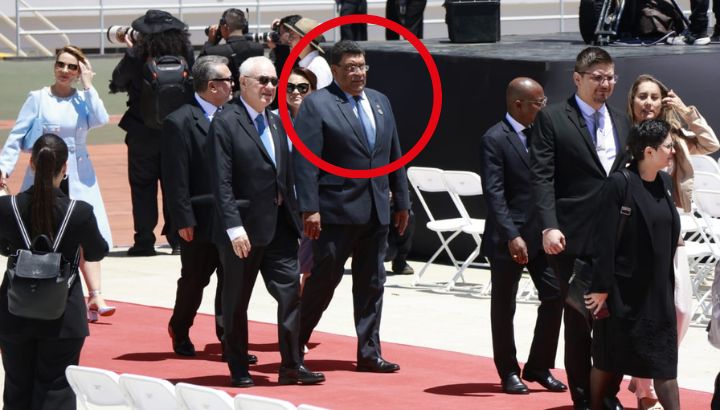 El cocanciller de Nicaragua, Valdrack Ludwing Jaentschke Whitaker, llega a la toma de posesión de Laura Fernández.