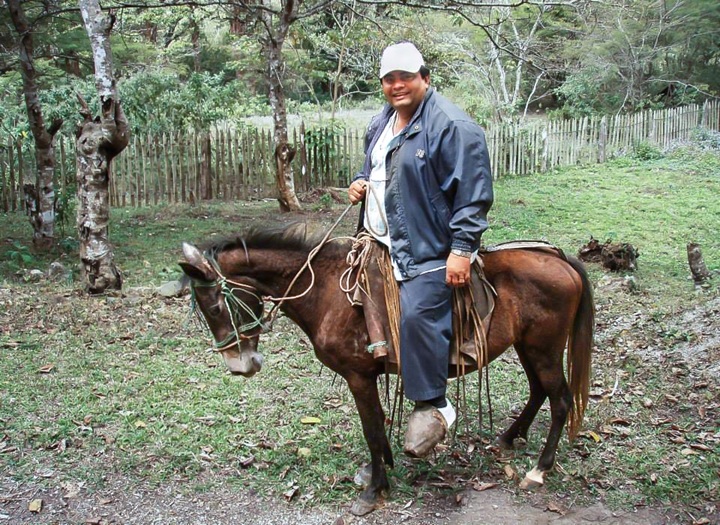 Durante los años ochenta, Valentín Castillo llevó su arte dramático a las zonas de conflicto y a todos los rincones de Nicaragua. LA PRENSA / ARCHIVO REDES