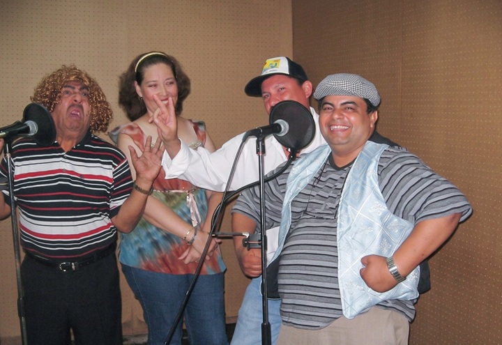 La versatilidad y el talento de Castillo también dejaron huella en las cabinas de la radiodifusión nacional. LA PRENSA / ARCHIVO REDES