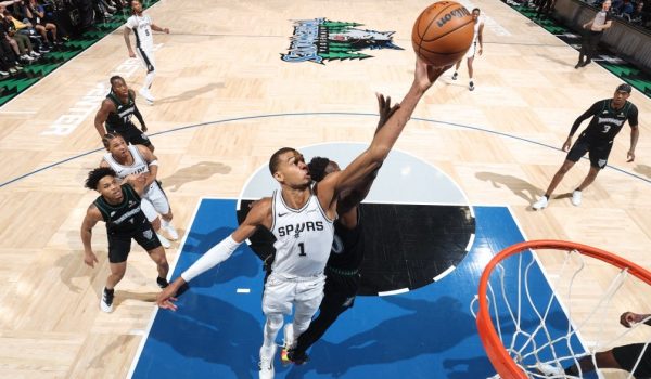 Wembanyama lució como una fuerza imparable en la victoria de los Spurs