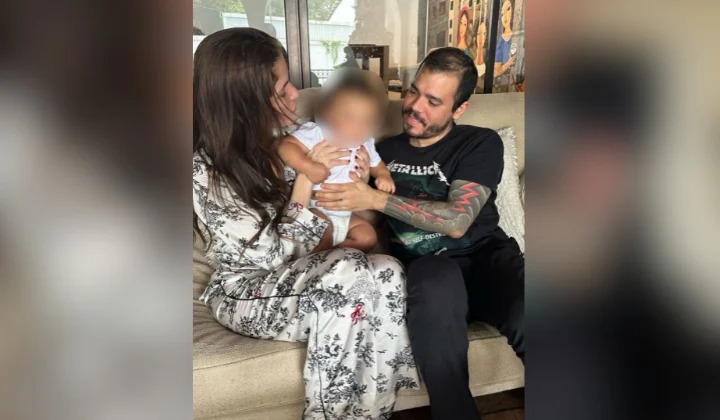 Juan Carlos Ortega Murillo, anteriormente uno de los hijos con mayor presencia mediática, fue desplazado por su hermano Daniel Edmundo. En la foto aparece con Xiomara Blandino, su esposa, y el bebé de ambos.