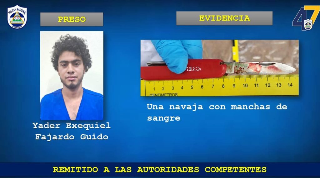 Policía captura a Yader Fajardo Guido, presunto homicida de la Reina Mengueña. También muestra el arma que usó para el crimen. Foto: La Primerísima/Facebook.