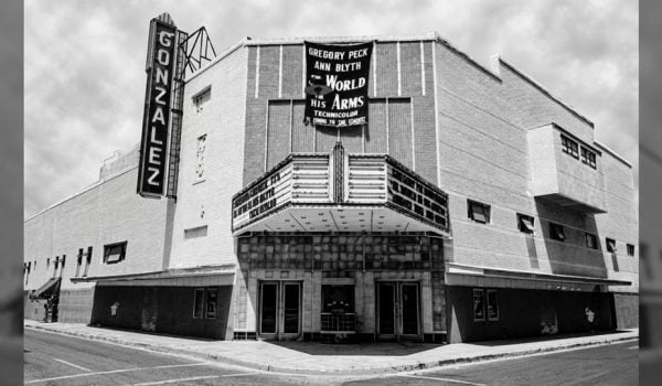 Así lucía el cine o teatro González en las horas previas a su inauguración, en septiembre de 1953. LA PRENSA/ JUSTO P. LÓPEZ RIVERA/ LIBRO MANAGUA 1972/ RESTAURADA CON IA