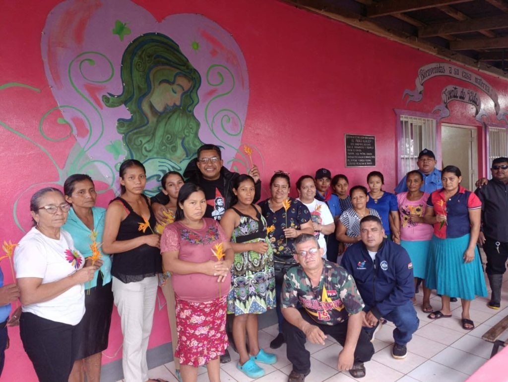 Diana caravana en Bonanza culminó con visita a Casa Materna Municipal. Foto: Tomada del Gobierno Regional del Caribe Norte.
