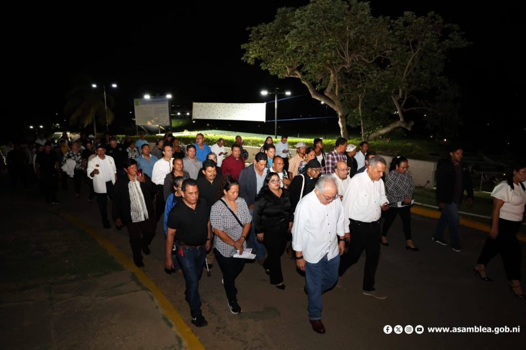 Gustavo Porras y Lumberto Campbell encabezaban el cortejo fúnebre de Brooklyn Rivera. Foto: Canal Parlamentario