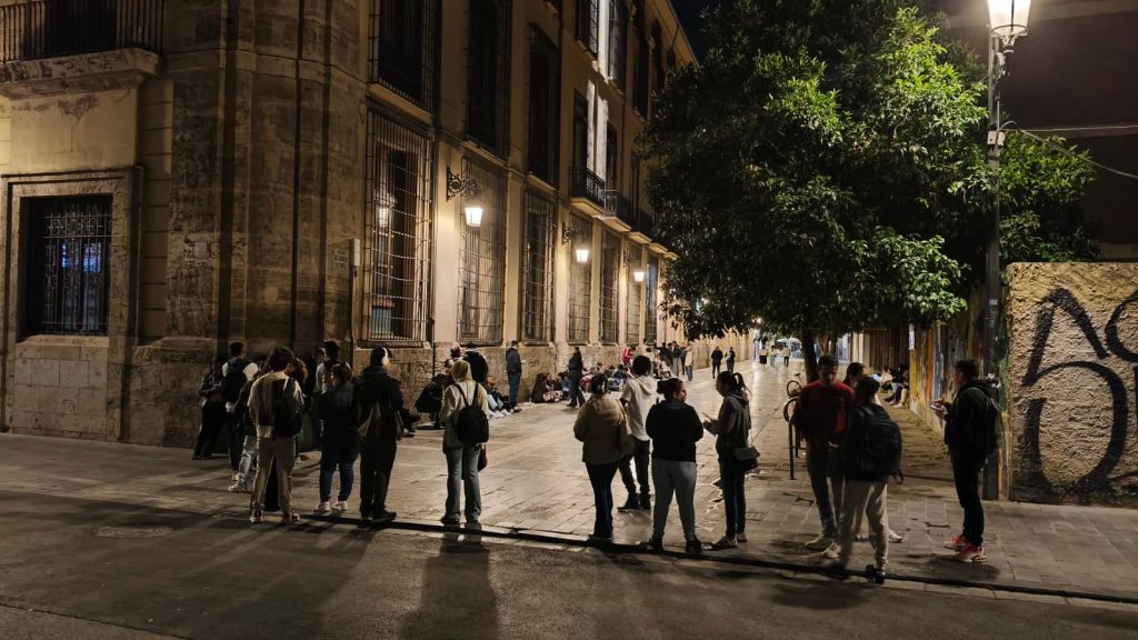 Regularización de migrantes en España