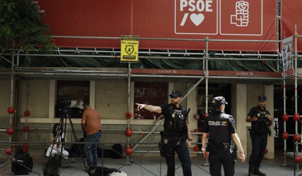 España: Policía allana la sede del partido socialista en investigación de corrupción