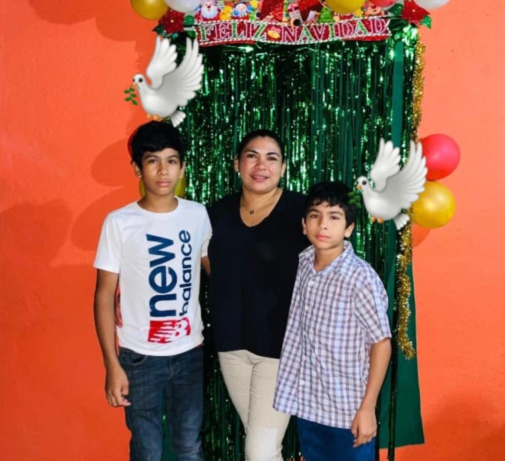 Ambos hermanitos fallecidos junto a su madre en la celebración de Navidad, en diciembre de 2026