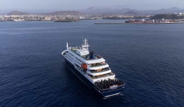 El crucero del brote de hantavirus no tiene quién lo reciba