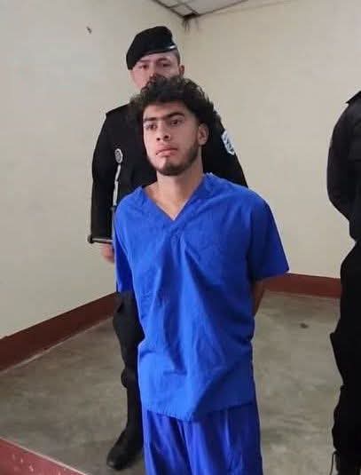 Policía presenta a Yader Ezequiel Fajardo Guido, presunto homicida de la Reina Mengueña. Foto: Ronald Rodriguez Solís/Facebook.