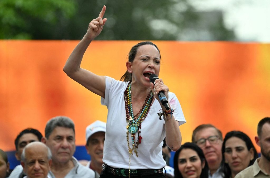 "Hoy hay absoluta claridad de que hay un objetivo superior y todas las aspiraciones legítimas están supeditadas a ese objetivo superior que es la liberación de Venezuela y la construcción de una nación (...) Lo que viene es duro", afirmó en Panamá María Corina Machado. EFE