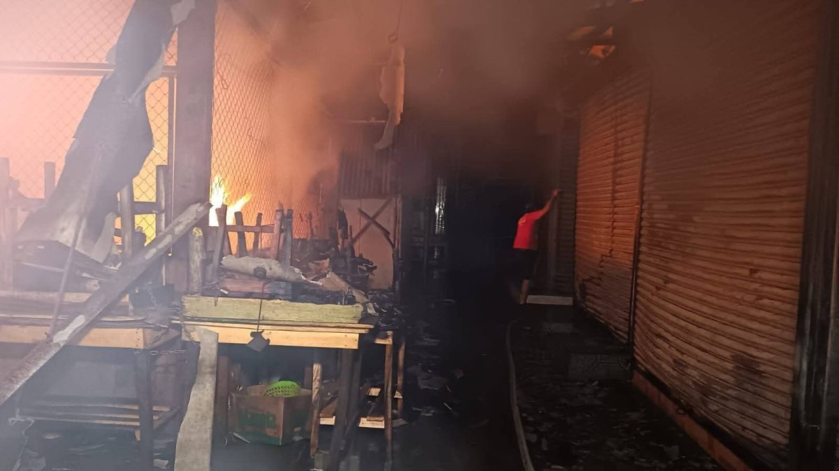 Un incendio deja pérdidas económicas en más de 13 tramos del Mercado de Masaya. Foto: Alcaldía de Masaya/facebook.