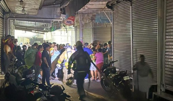 Incendio arrasa con tres tramos de ropa en el Mercado Oriental