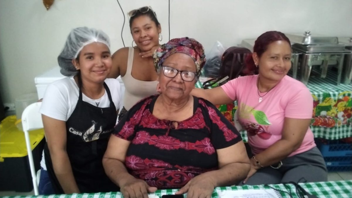 "Mamá Grande", una líder natural y una matriarca, con asociadas en Casa Miskita. FOTO LA PRENSA