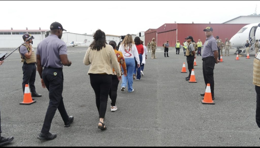 Nicaragüenses deportados desde Panamá. Foto: Servicio Nacional de Migración