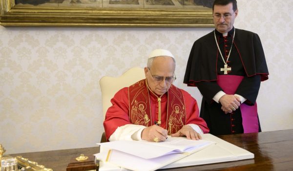 León XIV pide perdón por el retraso de la Iglesia en condenar la esclavitud