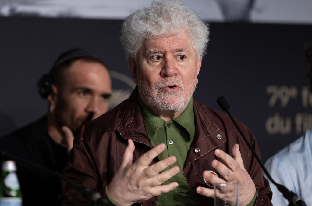 "Como europeos, estamos también obligados a convertirnos en una especie de escudo contra monstruos como Trump, Netanyahu o el ruso. Estamos obligados porque aquí sí obedecemos las leyes internacionales", declaró en rueda de prensa el director manchego Pedro Almodóvar, en alusión a los líderes de Estados Unidos, Israel y Rusia. Anna KURTH / AFP