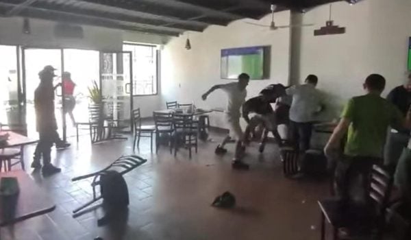 Hinchas del Barcelona y del Real Madrid se enfrentan a golpes en un bar de Estelí