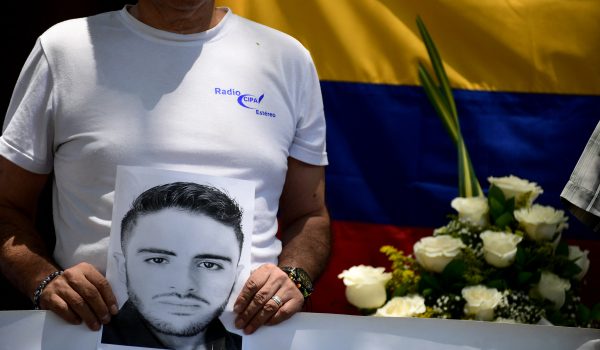 Periodistas rinden homenaje al periodista asesinado Mateo Pérez y condenan su homicidio en Medellín, departamento de Antioquia, Colombia, el 9 de mayo de 2026.