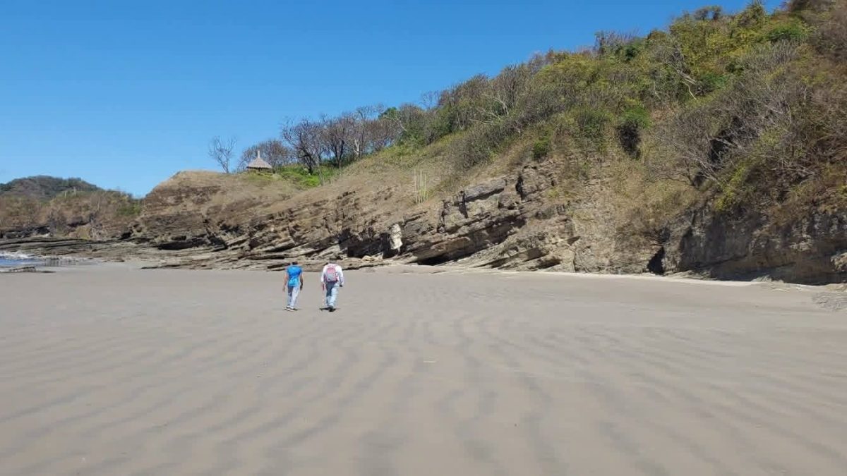 Playa Majagual donde fueron arrastrados dos hermanitos. El cuerpo de uno de ellos ya fue recuperado. LA PRENSA / REDES SOCIALES