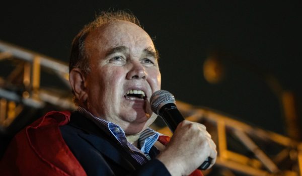 Perú: Candidato de ultraderecha llama a votar por Fujimori y decir «no al comunismo»