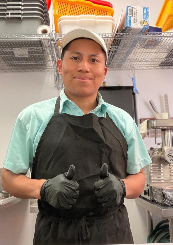 Rike Pineda trabajó a medio tiempo en un restaurante en Colorado. CORTESÍA