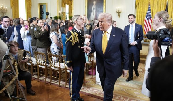 Trump dice que en Venezuela bailan «en las calles» por los ingresos del petróleo