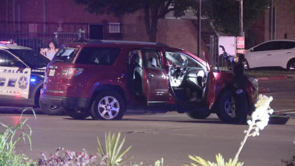 Vehículo donde viajaba el nicaragüense Keyner Ariel Calero Jirón y Yeremy Alexander Zapata Aleman, detenidos y acusados por varios cargos en Estados Unidos. Foto: FOX 4.