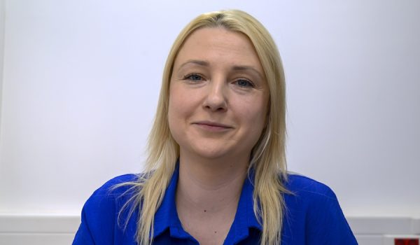 Yekaterina Duntsova, la mujer que lidera la oposición silenciosa a Putin en Rusia