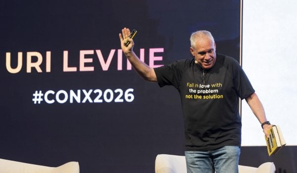 El creador de Waze defiende que un problema común puede ser una oportunidad para emprender