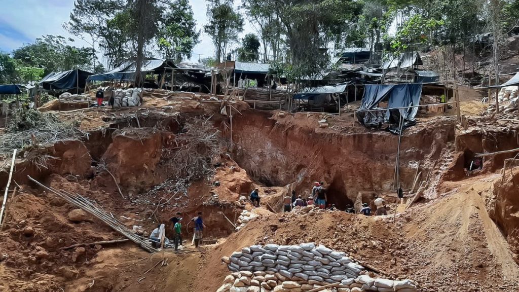 Concesión Minería Santa Fe, en la comunidad La Esperanza 1, dentro de la zona de amortiguamiento de la Reserva Indio Maíz, Nicaragua. 