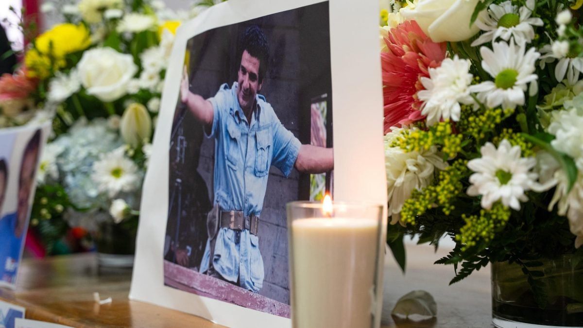 Fotografía que muestra un altar con una imagen del líder indígena, Brooklyn Rivera, durante un homenaje en San José (Costa Rica). EFE/ STR