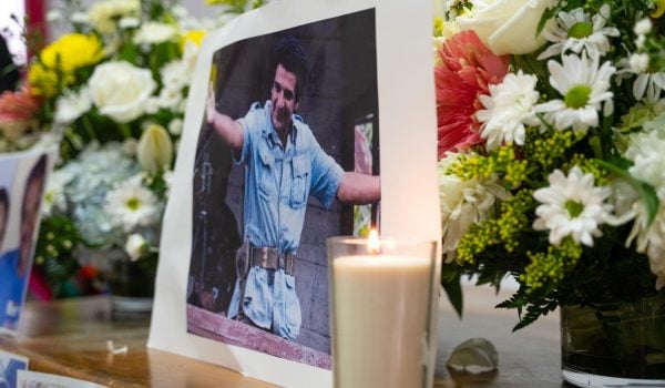 Fotografía que muestra un altar con una imagen del líder indígena, Brooklyn Rivera, durante un homenaje en San José (Costa Rica). EFE/ STR
