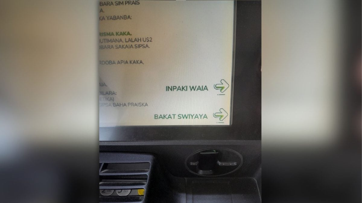 Dos cajeros con la opción de idioma miskito habilitó Banpro como parte de un proyecto piloto que implementa en BIlwi, Caribe Norte de Nicaragua. Foto: Tomada de redes sociales.