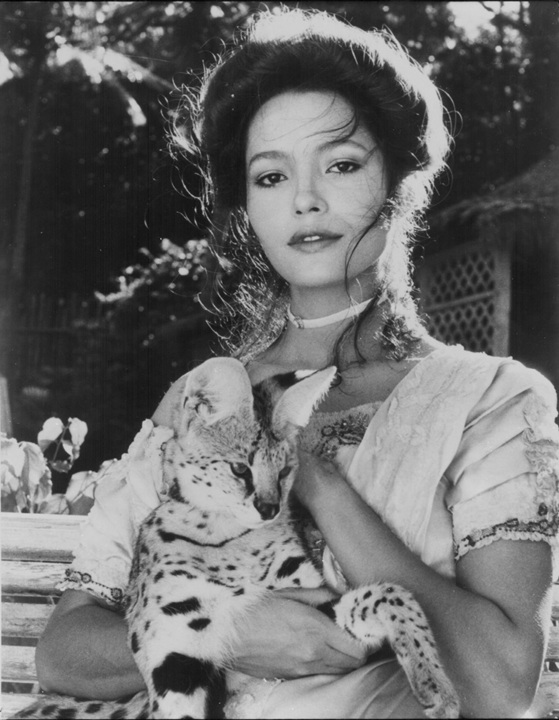 La actriz Bárbara Carrera en una escena de la película La isla del Dr. Moreau (1977). LA PRENSA / STANLEY BIELECKI