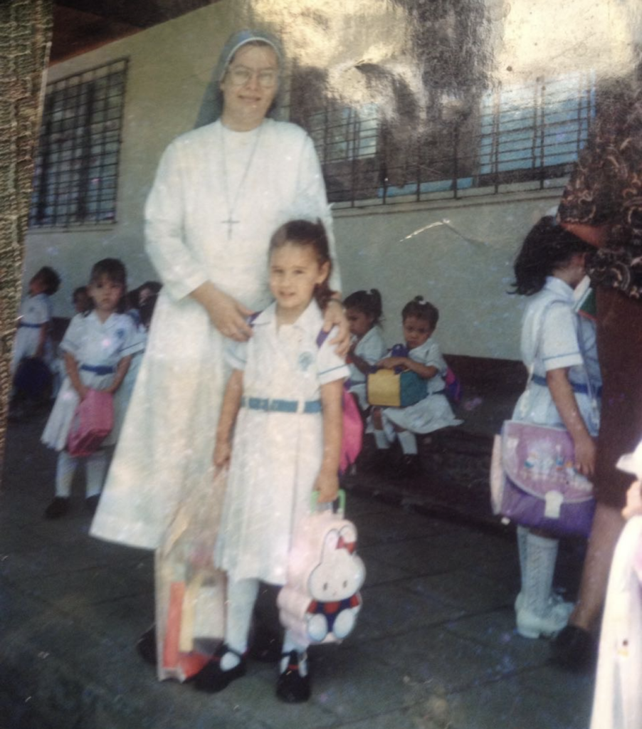 Imagen de Desirée Estrada cuando era niña y estudiaba en colegio Pureza de María, en Leó . LA PRENSA/ CORTESÍA 