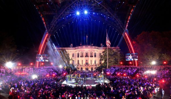 Trump celebra su 80 cumpleaños con un insólito show de Artes Marciales Mixtas en la Casa Blanca