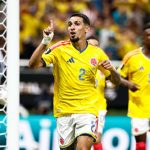 Un defensa con alma de goleador mete a Colombia a la siguiente fase del Mundial
