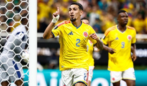Daniel Muñoz marca su segundo gol en la Copa Mundial
