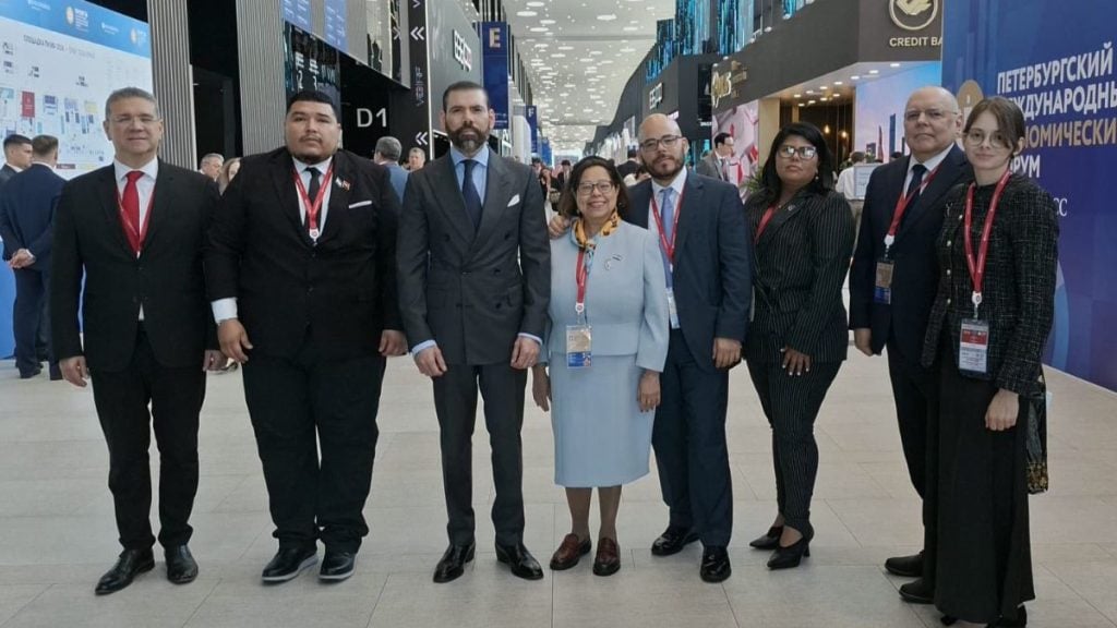 Delegación nicaragüense en el Foro Económico Internacional de San Petersburgo. Foto: medios oficialistas.