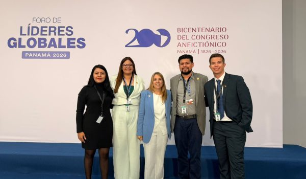 Jóvenes nicaragüenses asisten al Foro de Líderes Globales en Panamá. Foto: Cortesía.