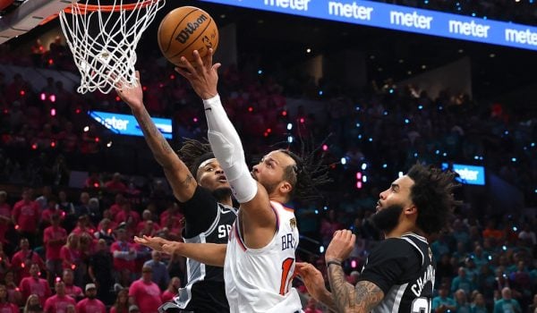 Los Knicks siguen intratables: vencen a los Spurs en el inicio de la final de la NBA