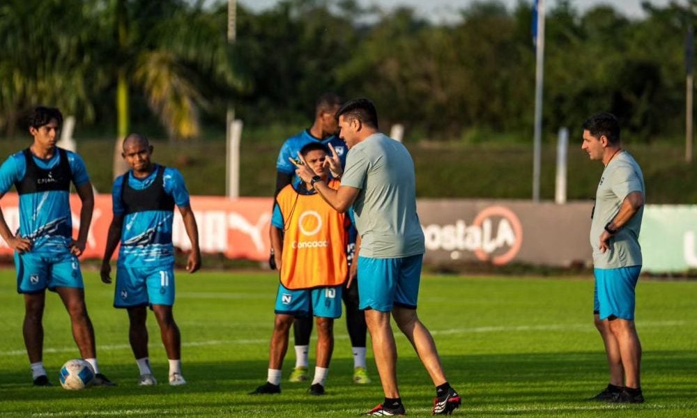 Juan Cruz Real demostró un gran manejo táctico en el primer partido contra Sudáfrica.