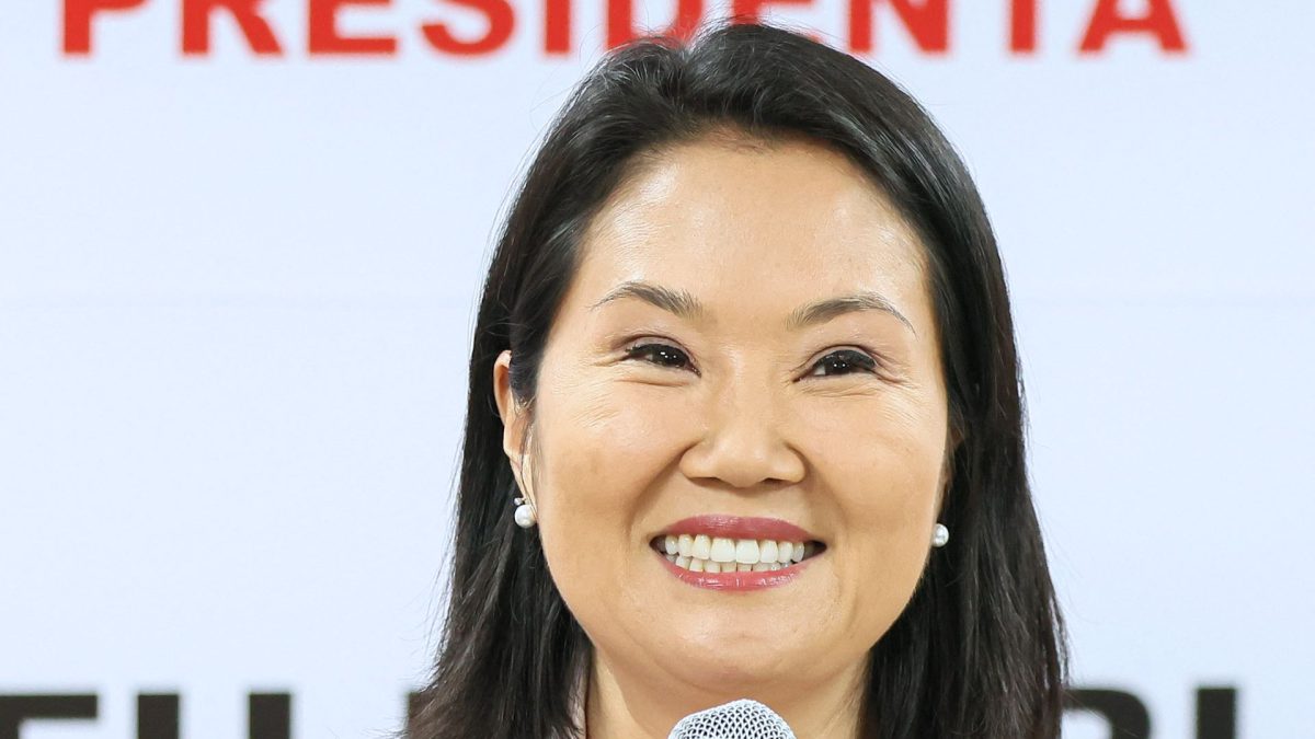 La candidata Keiko Fujimori es la hija del autoritario expresidente Alberto Fujimori, una herencia política muy controversial en Perú. CONNIE FRANCE/AFP