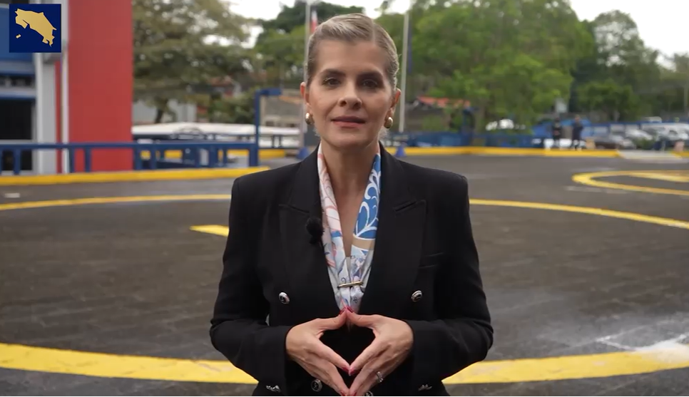 Presidenta de Costa Rica, Laura Fernández, anuncia reforma migratoria para luchar contra minería ilegar en Crucitas.