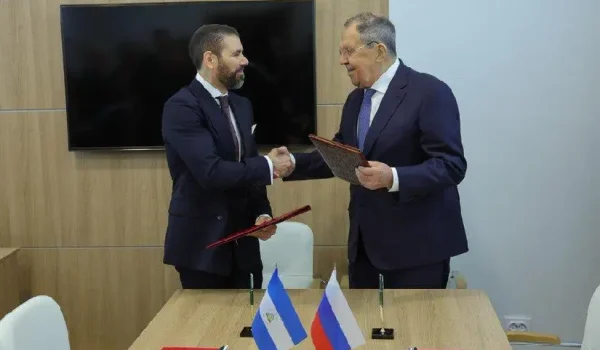 Laureano Ortega con el canciller de Rusia Serguei Lavrov durante el Foro de San Petersburgo 2026