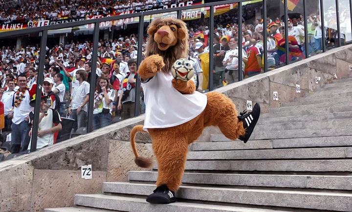 El león Goleo VI y la pelota parlante Pille fueron las mascotas de Alemania 2006. El personaje no logró popularidad entre el público alemán. Además, la venta de productos oficiales quedó por debajo de las expectativas. LA PRENSA / ARCHIVO REDES
