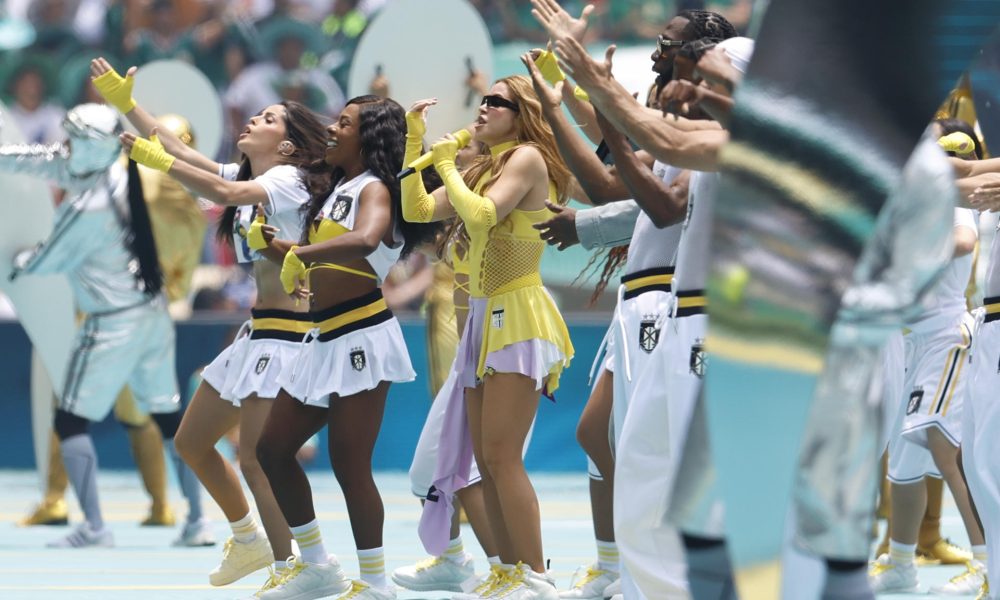 La cantante colombiana Shakira (c), se presenta este jueves, en la inauguración del Mundial de la FIFA 2026 en el estadio Ciudad de México (México). EFE/ Sashenka Gutierrez